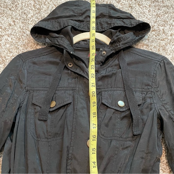 2B Bebe Black Shine Light Airy Long Sleeve W/ Strap Tie Zip Up Jacket Size Small - Picture 7 of 8